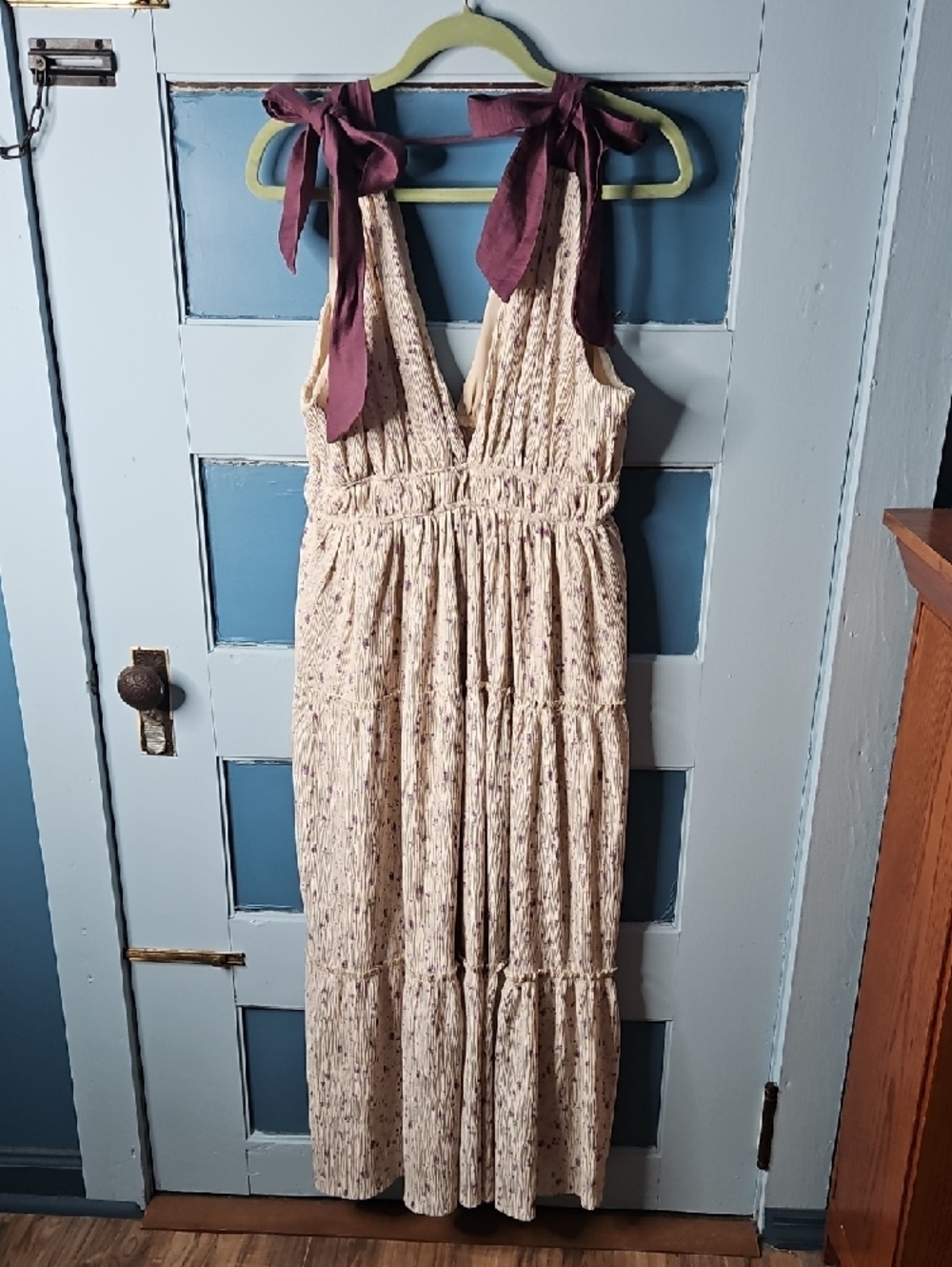Storia Women’s Cream Lavender Floral Tiered Maxi Dress with Deep V Neck Large - Picture 3 of 10